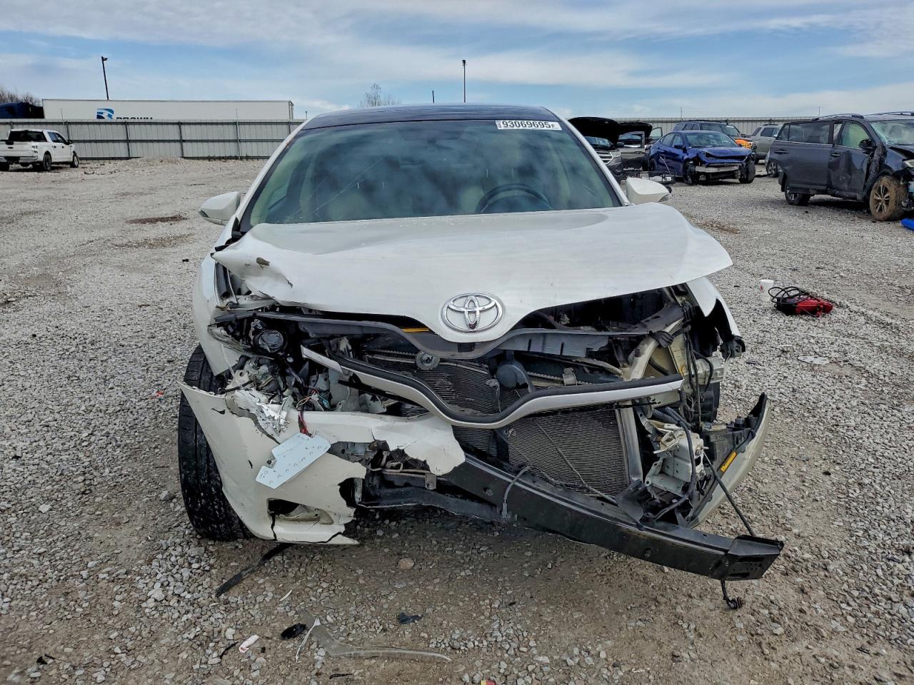 2013 Toyota Venza Le - Image 5