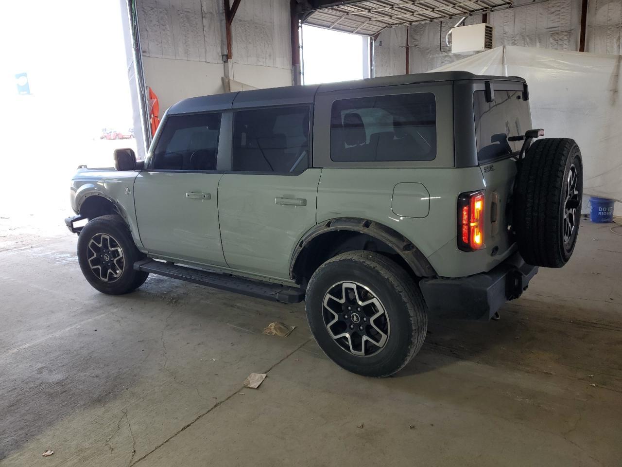2022 Ford Bronco Base - Image 2