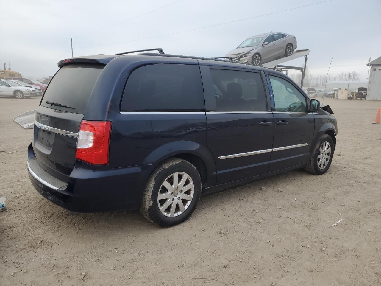 2013 Chrysler Town & Country Touring - Фото 3