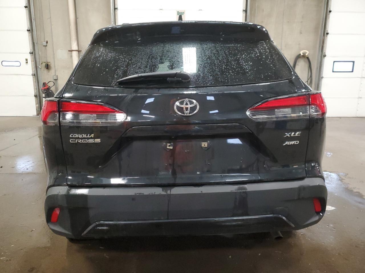 2024 Toyota Corolla Cross Xle - Image 6