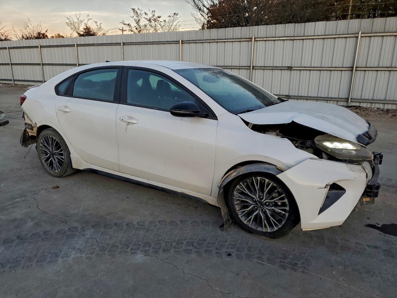 2024 Kia Forte Gt Line - Фото 4