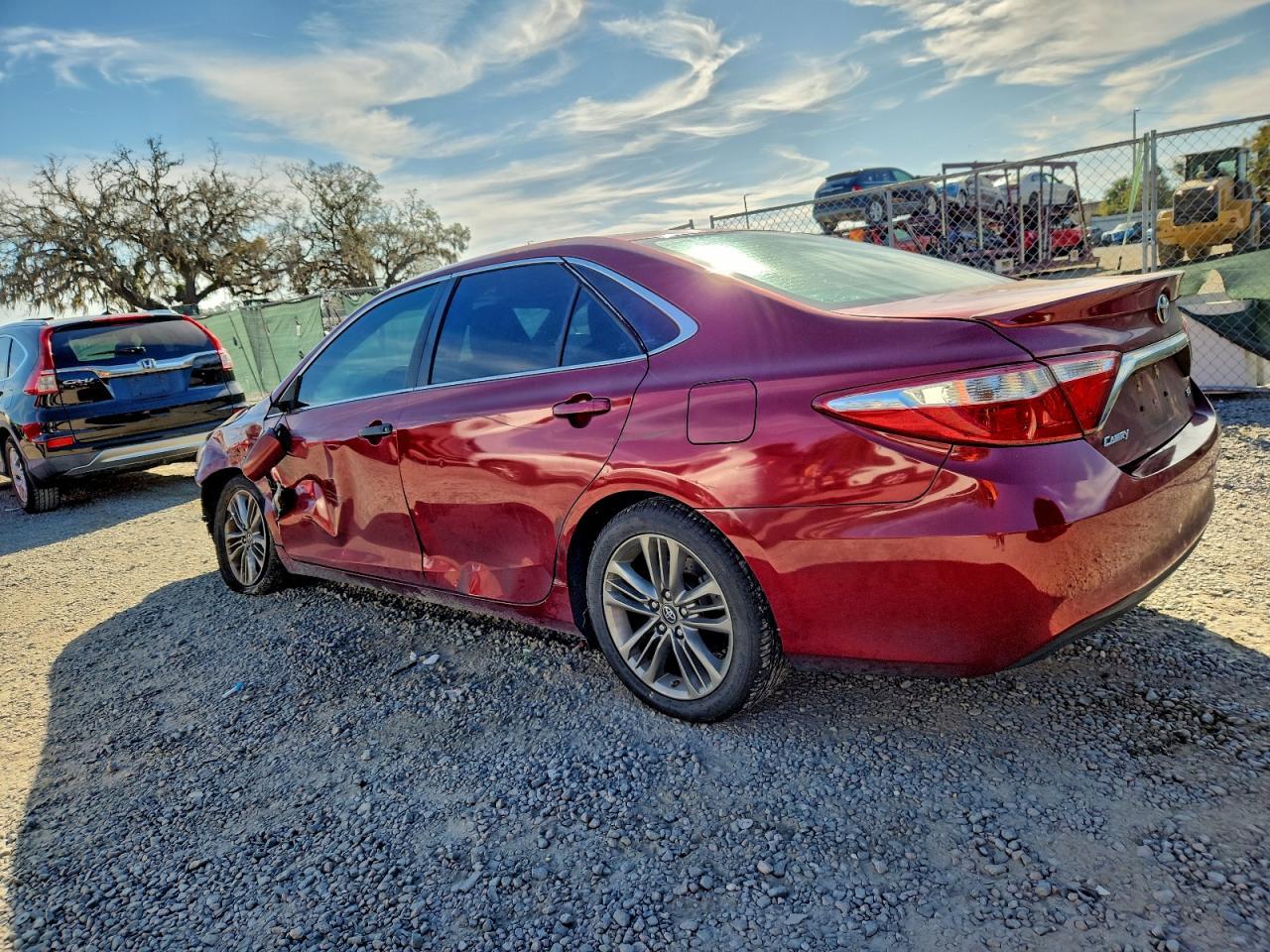 2016 Toyota Camry Le - Фото 2