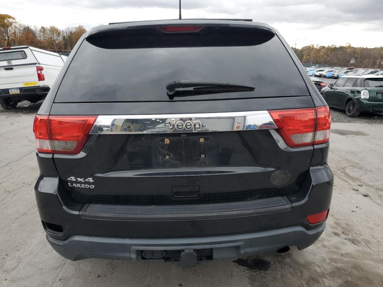 2011 Jeep Grand Cherokee Laredo - Image 6