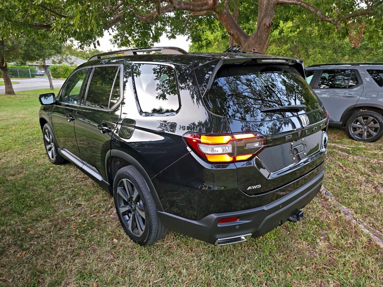 2023 Honda Pilot Elite - Image 3