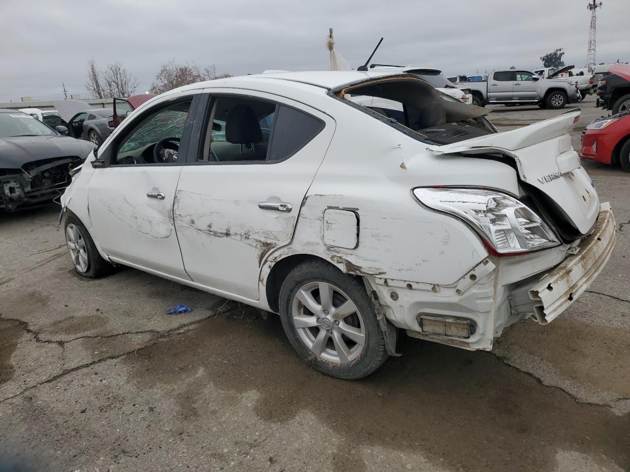 2014 Nissan Versa S - Фото 2