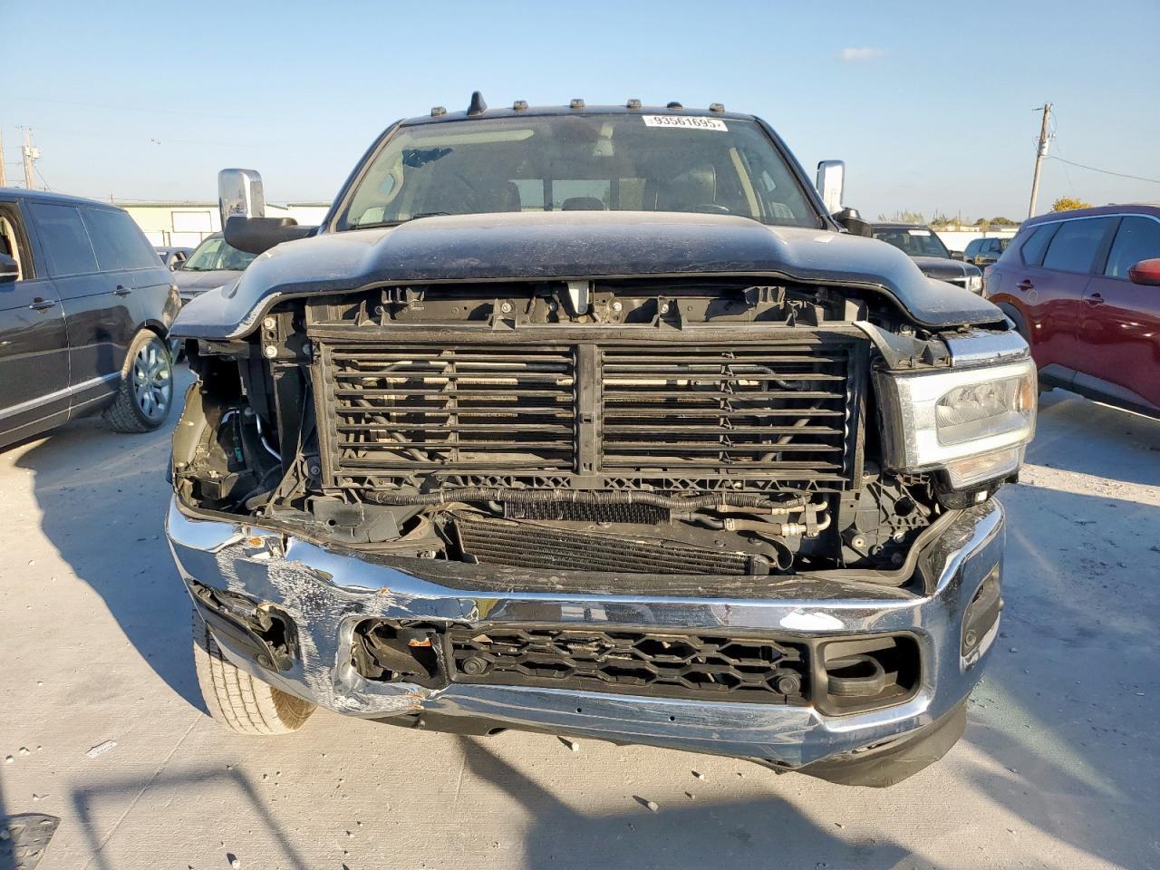 2022 Ram 3500 Laramie - Фото 5