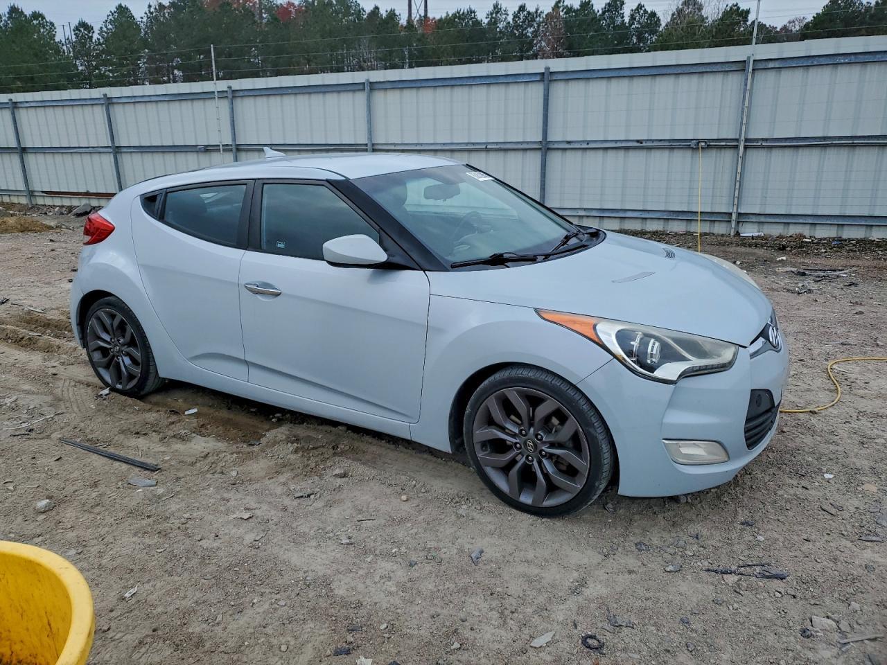 2015 Hyundai Veloster - Фото 4