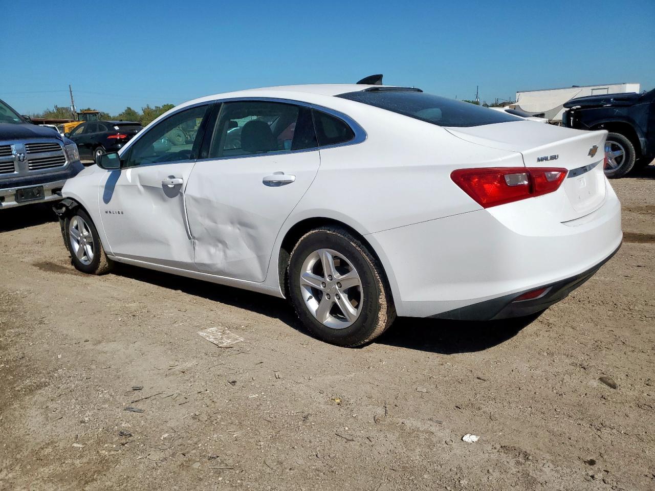 2019 Chev Malibu Ls - Фото 2
