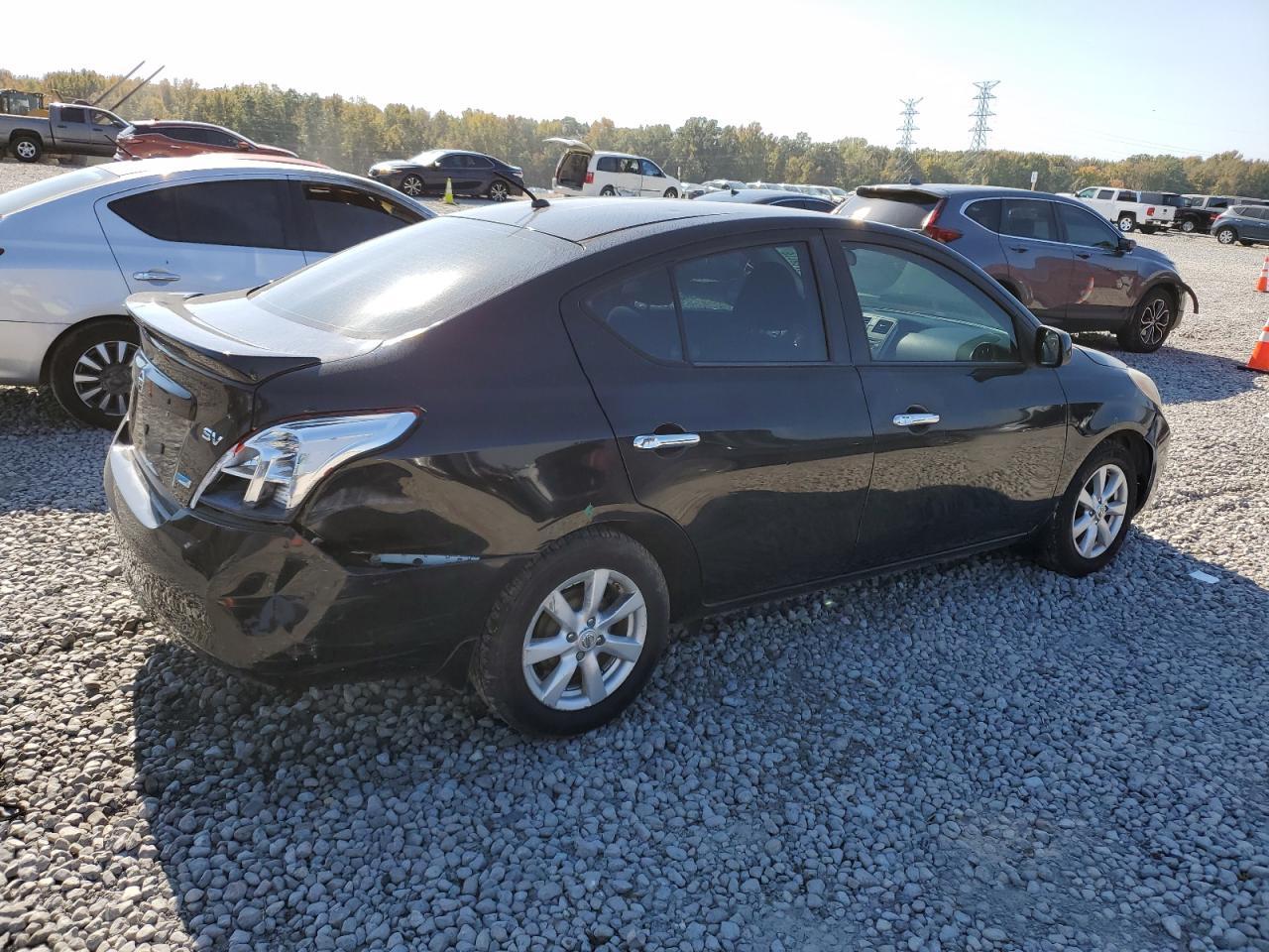 2014 Nissan Versa S - Фото 3