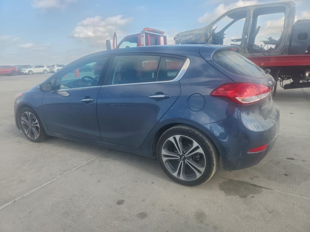 2016 Kia Forte Ex - Image 2