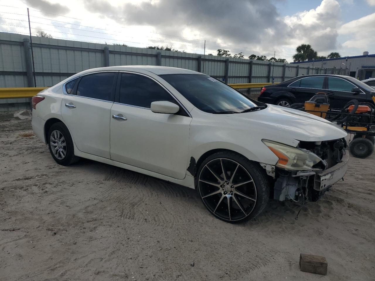 2013 Nissan Altima 2.5 - Фото 4