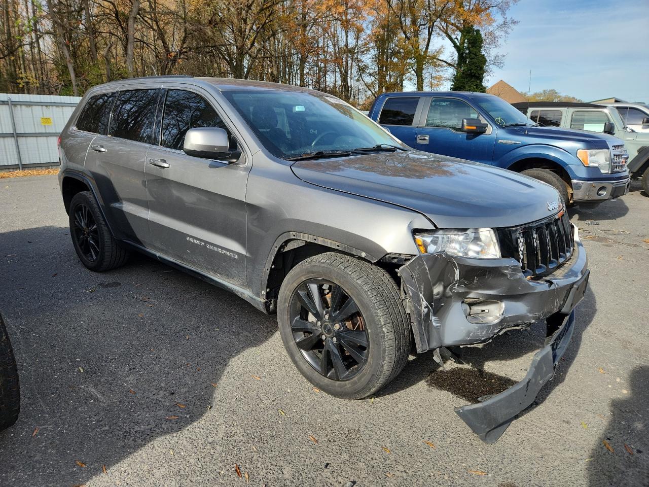 2013 Jeep Grand Cherokee Laredo - Image 4