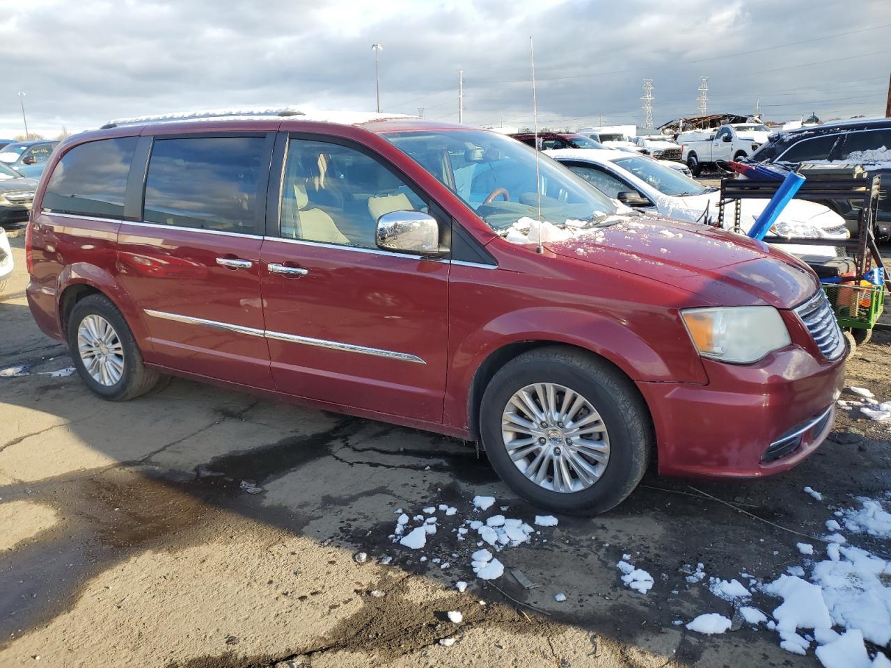2012 Chrysler Town & Country Limited - Фото 4