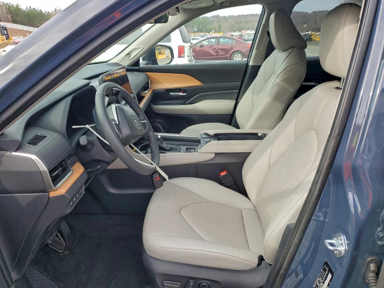 2025 Toyota Grand Highlander Le - Фото 7