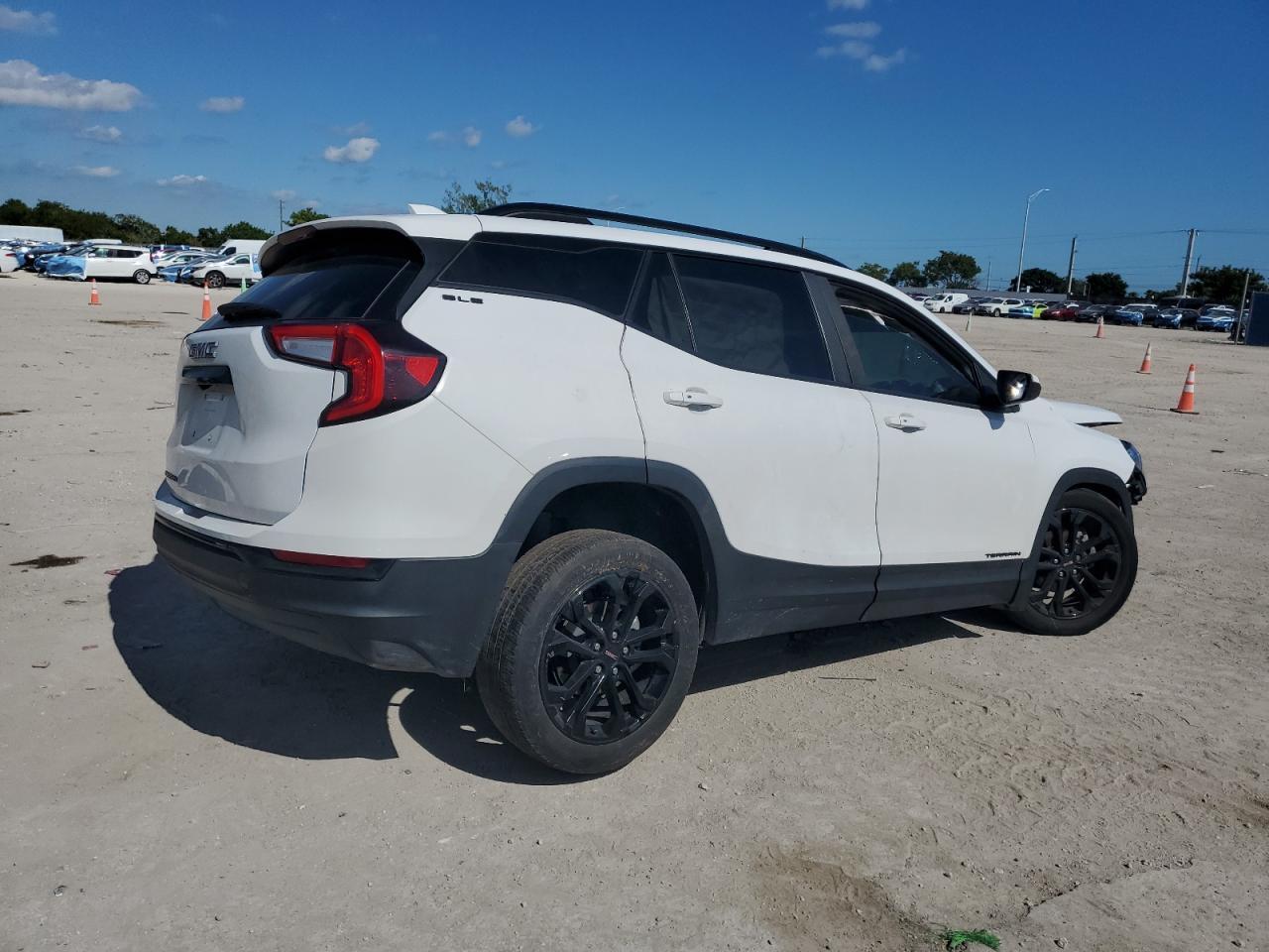 2022 GMC Terrain Sle - Image 3