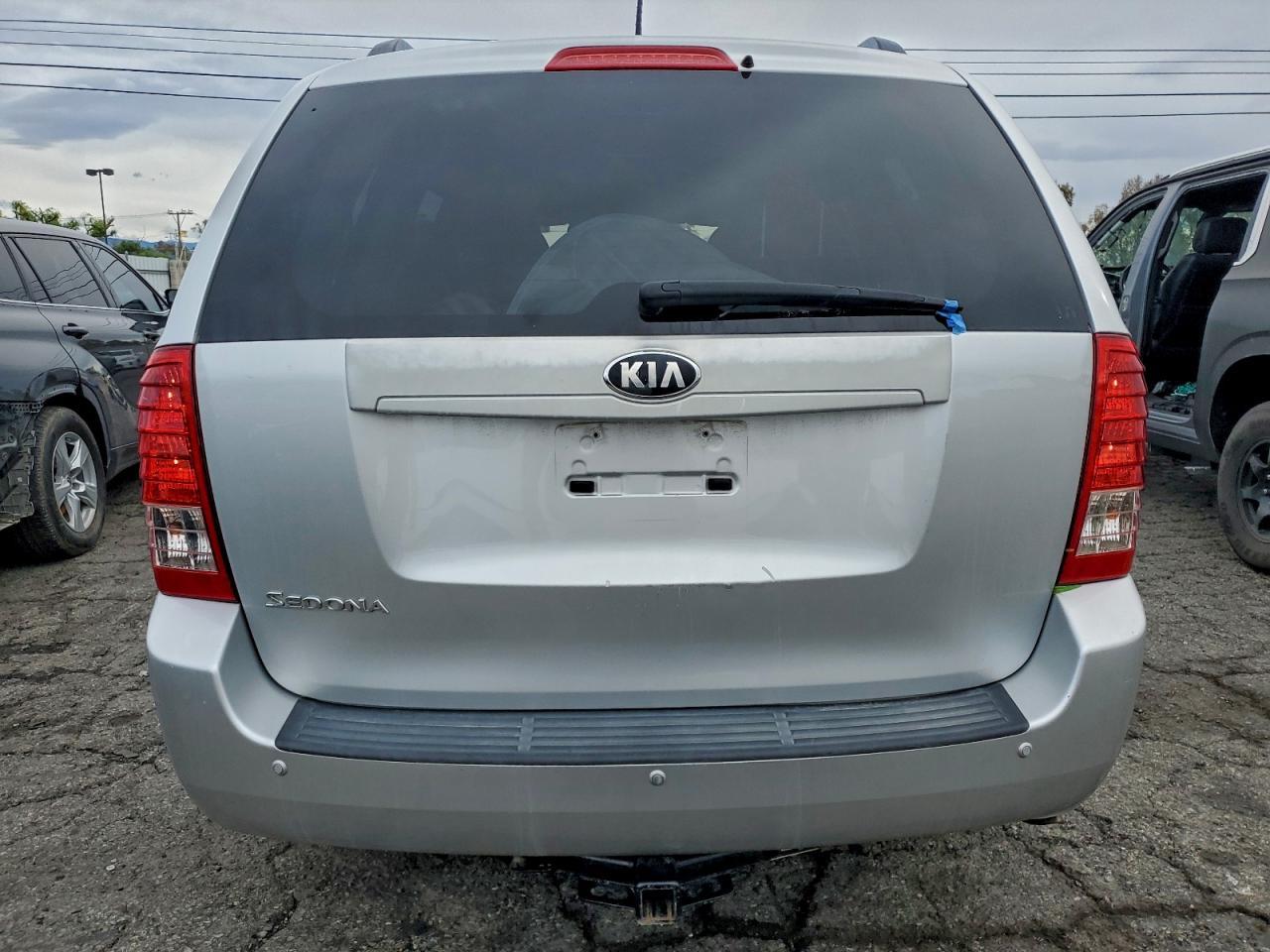 2014 Kia Sedona Lx - Фото 6