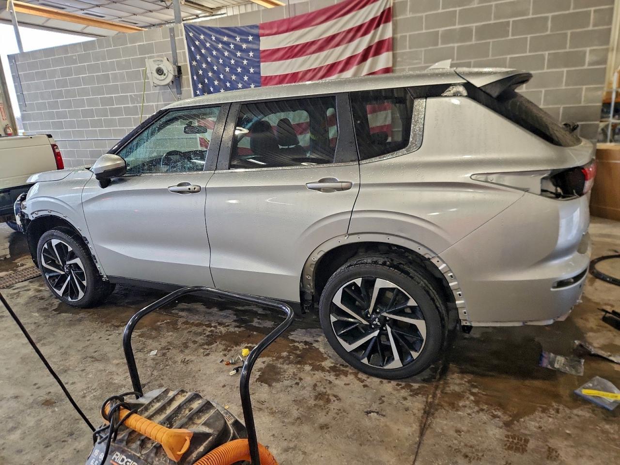 2023 Mitsubishi Outlander Se - Фото 2