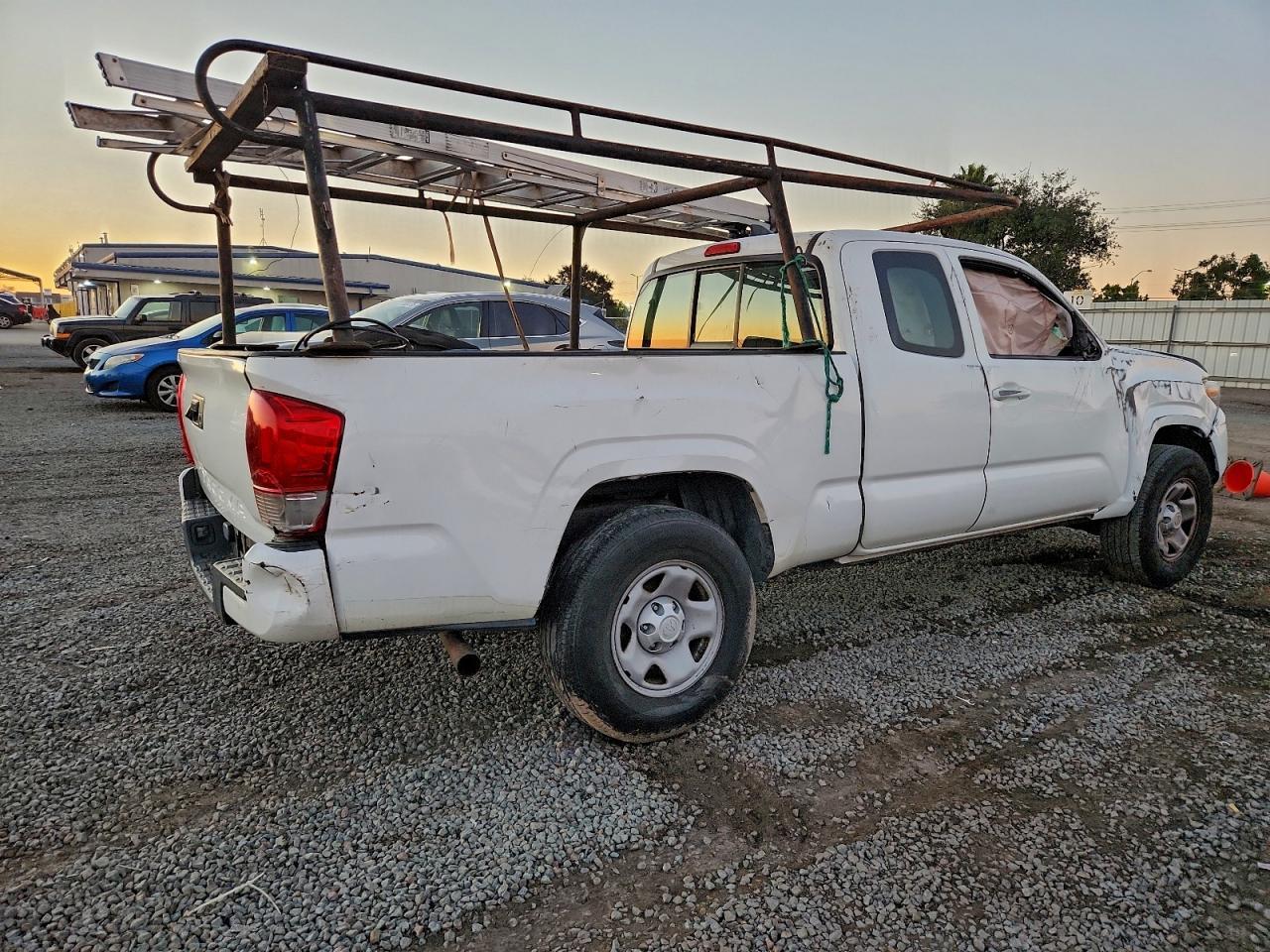 2017 Toyota Tacoma Access Cab - Фото 3