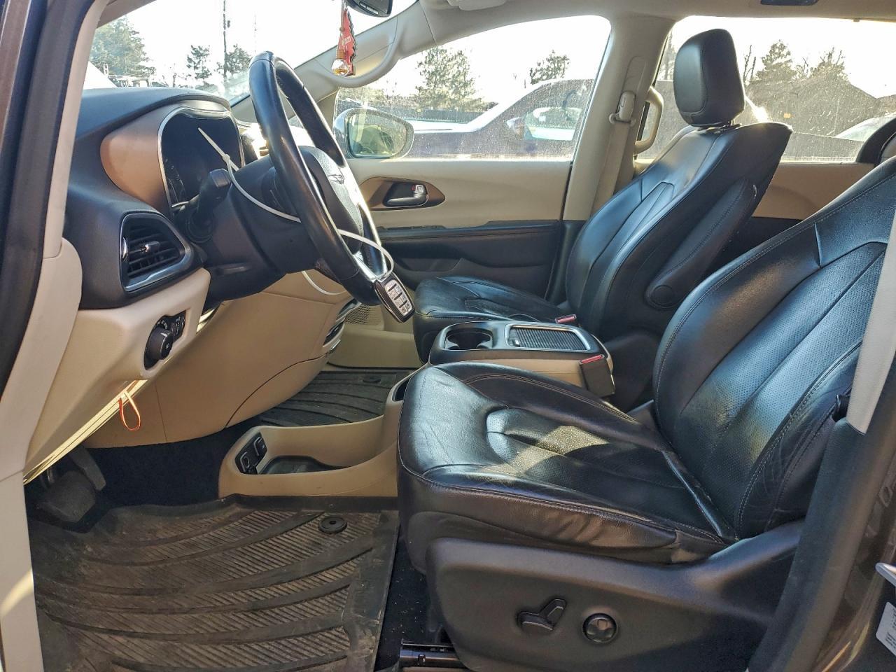 2017 Chrysler Pacifica Touring L Plus - Image 7