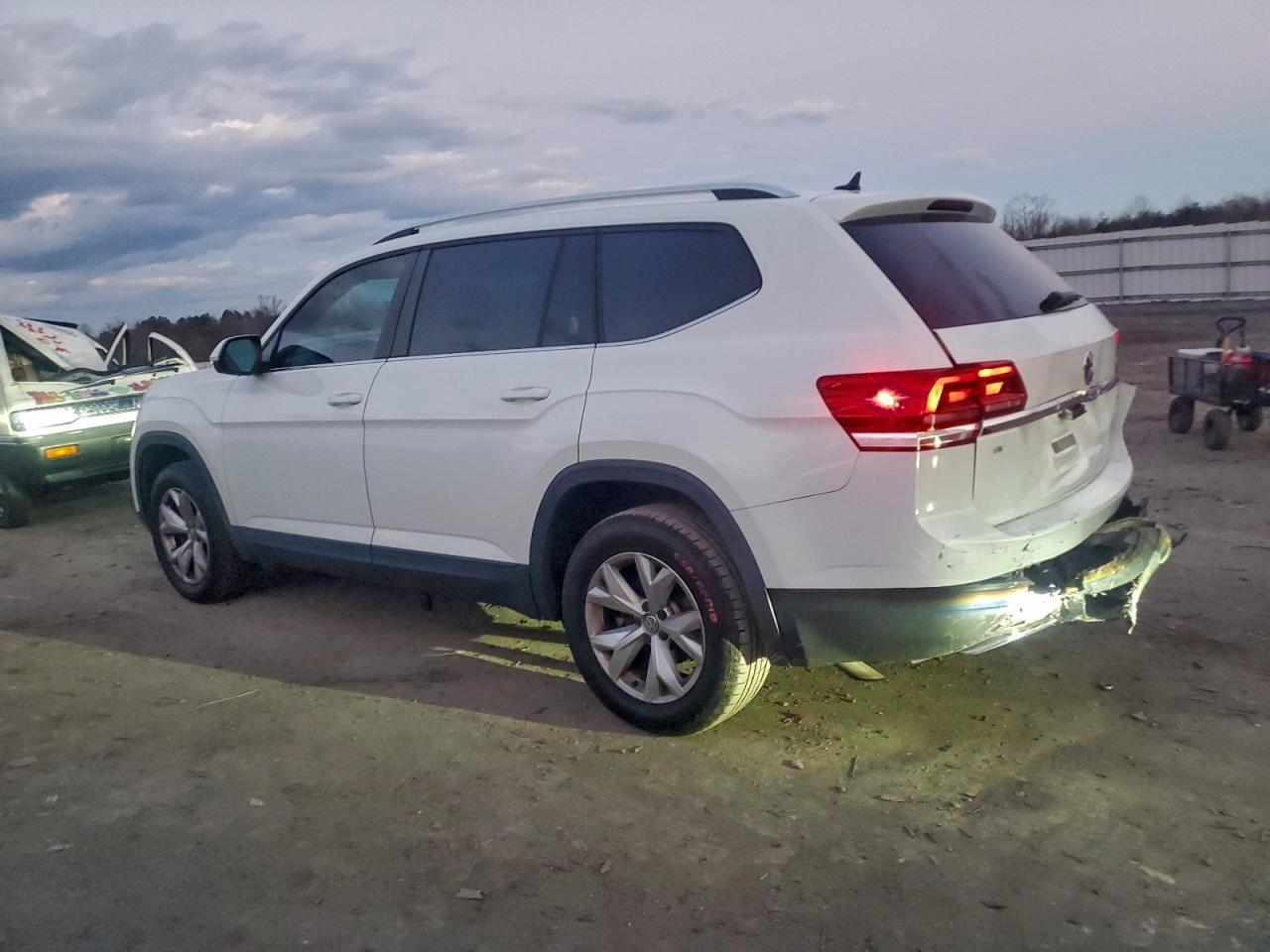 2018 Volkswagen Atlas Se - Image 2