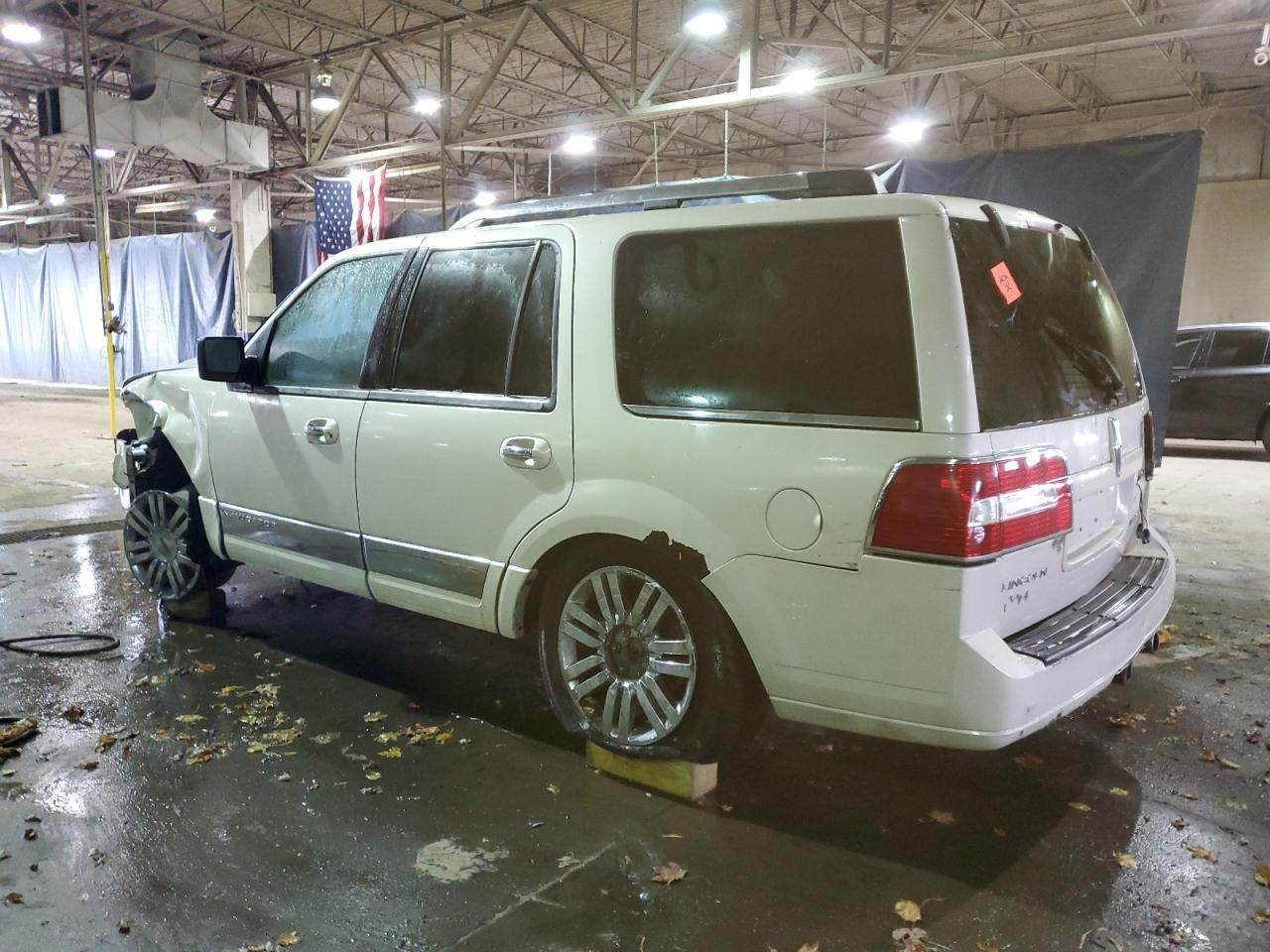 2011 Lincoln Navigator - Фото 2