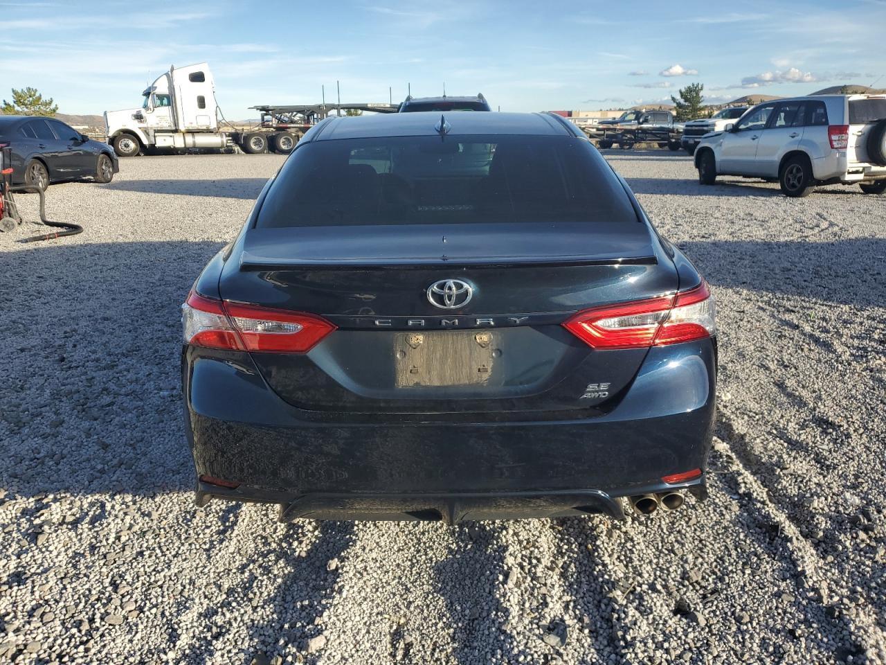 2020 Toyota Camry Se - Фото 6