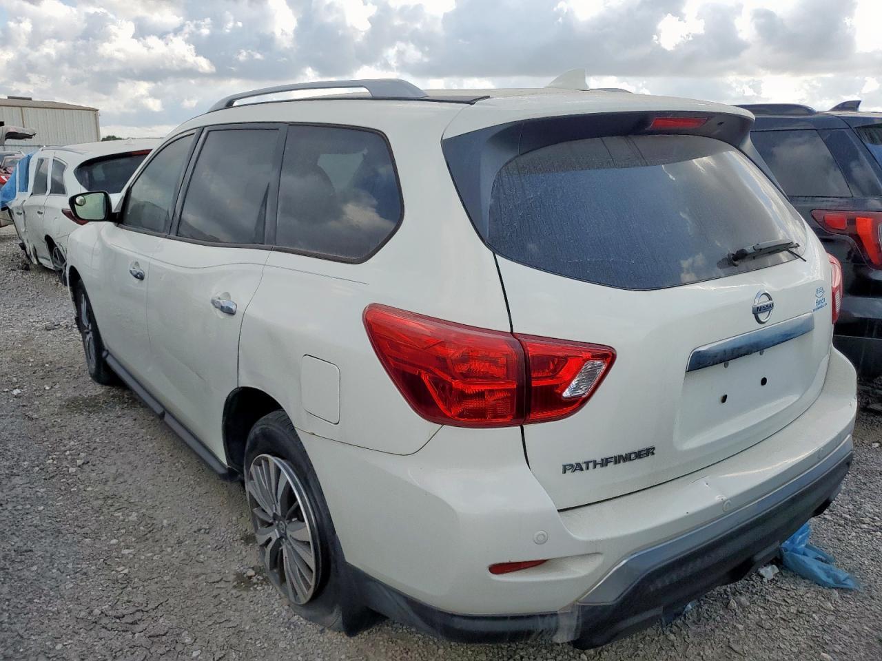 2020 Nissan Pathfinder S - Фото 2