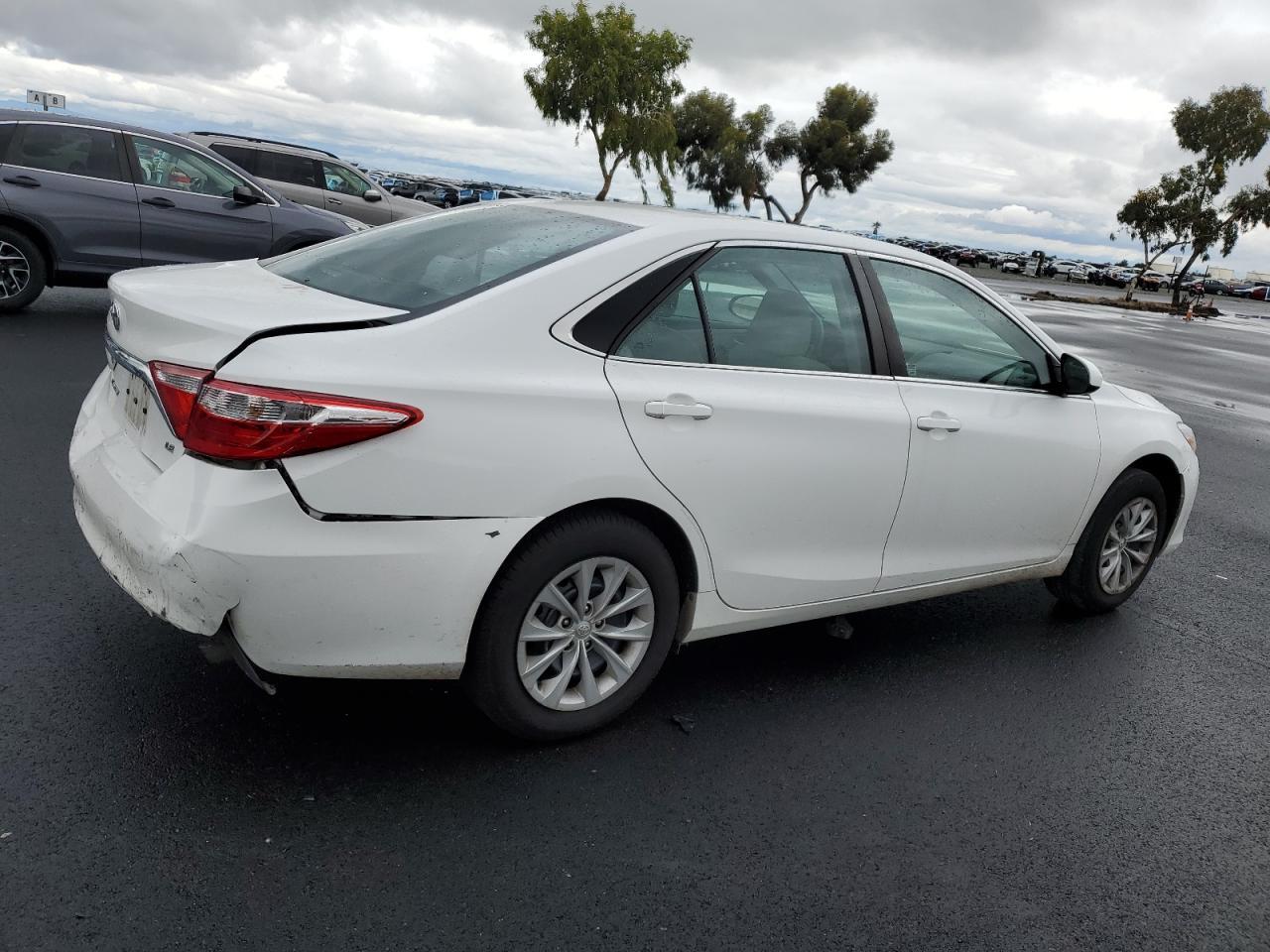 2017 Toyota Camry Le - Image 3