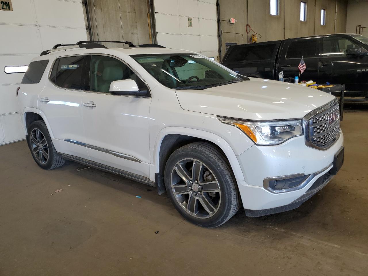 2018 GMC Acadia Denali - Image 4