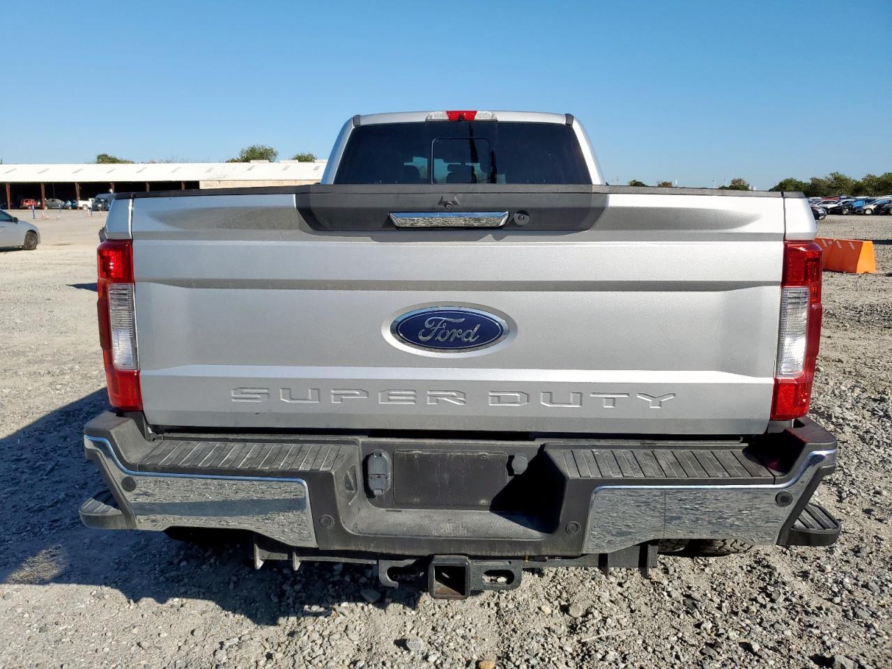2018 Ford F350 Super Duty - Фото 6
