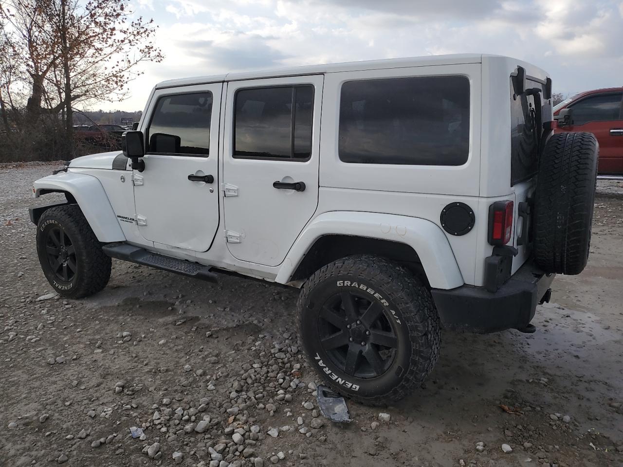 2014 Jeep Wrangler Unlimited Sahara - Image 2