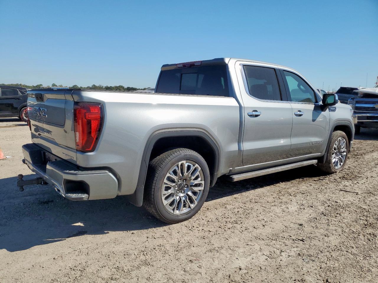 2025 GMC Sierra K1500 Denali Ultimate - Image 3