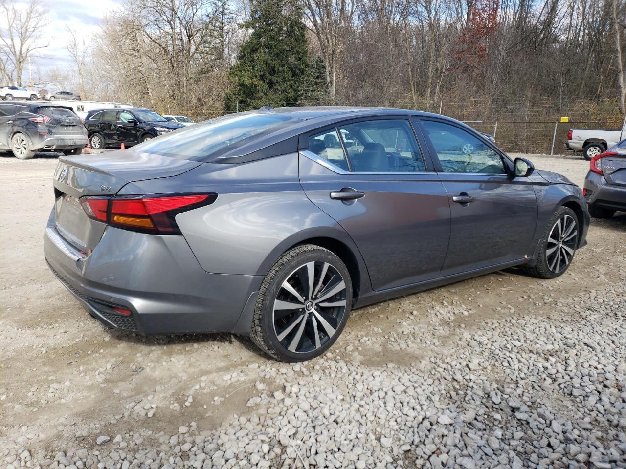 2022 Nissan Altima Sr - Image 3