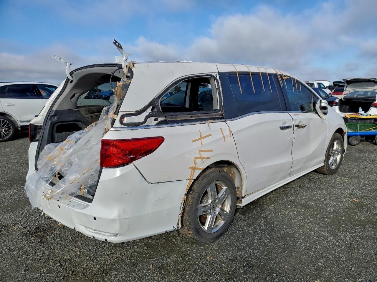 2023 Honda Odyssey Touring - Фото 3