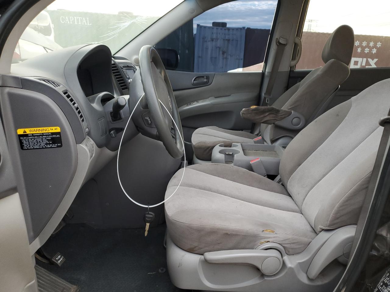 2012 Kia Sedona Lx - Image 7