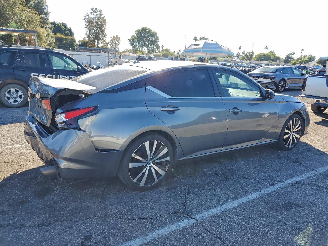 2020 Nissan Altima Sr - Фото 3