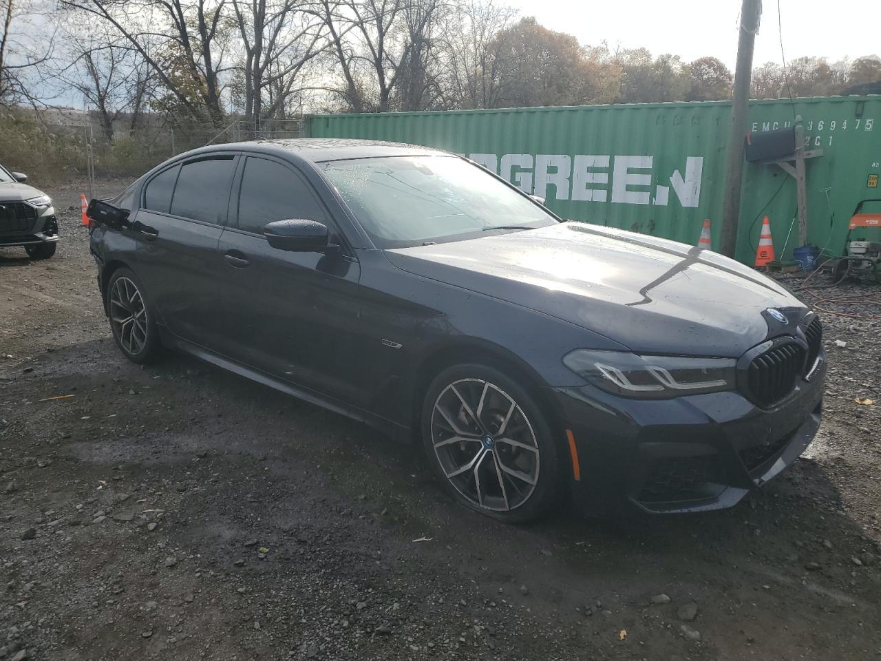 2022 BMW 530Xe - Image 4