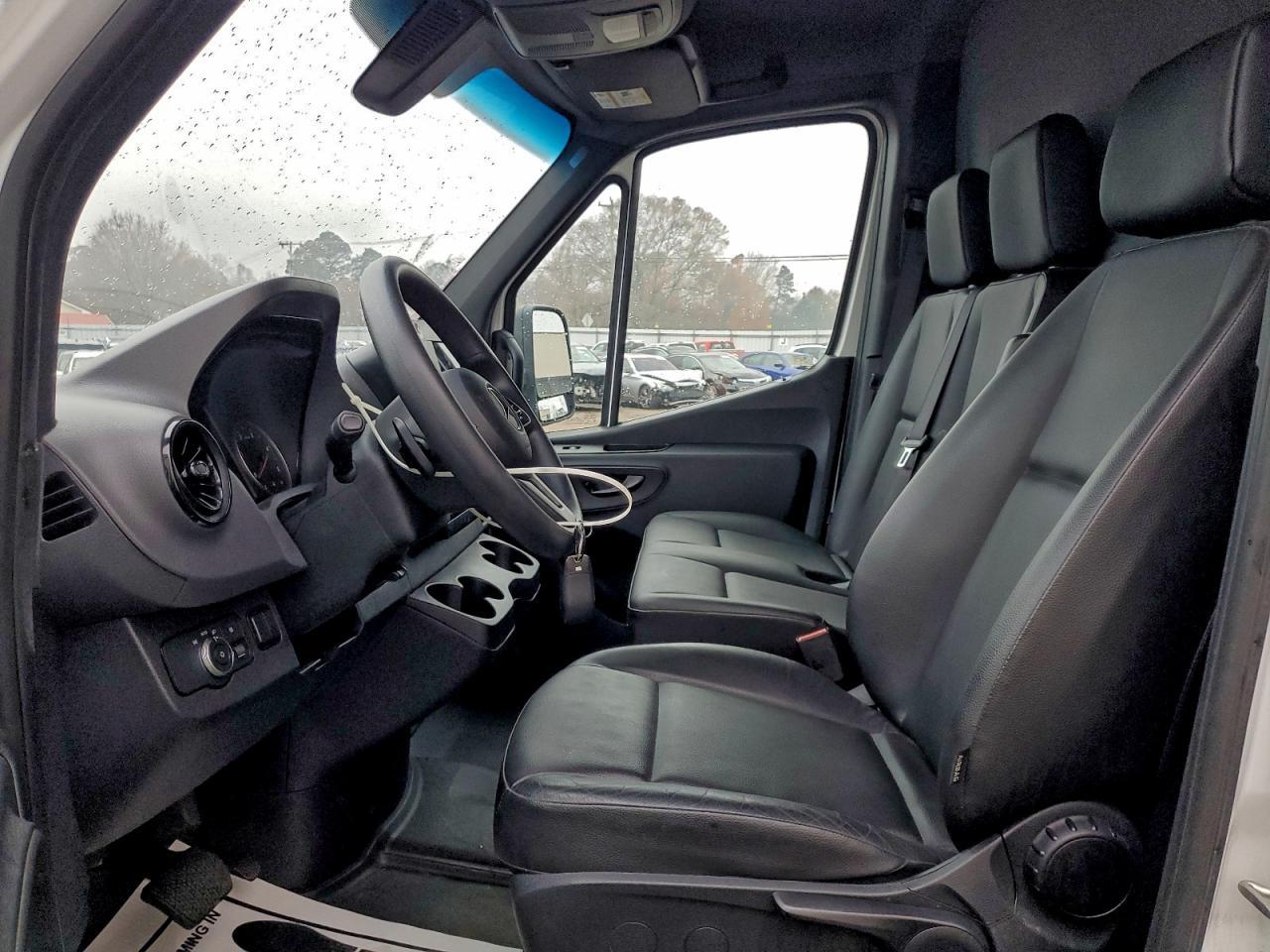 2023 Mercedes Benz Sprinter 4500 Box Truck - Фото 7