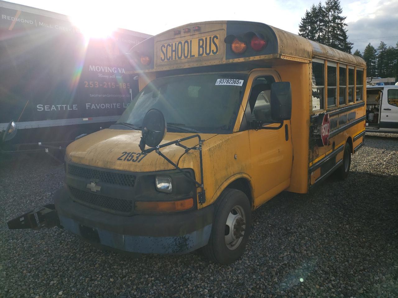 2011 Chevrolet Express School Bus - Фото 2