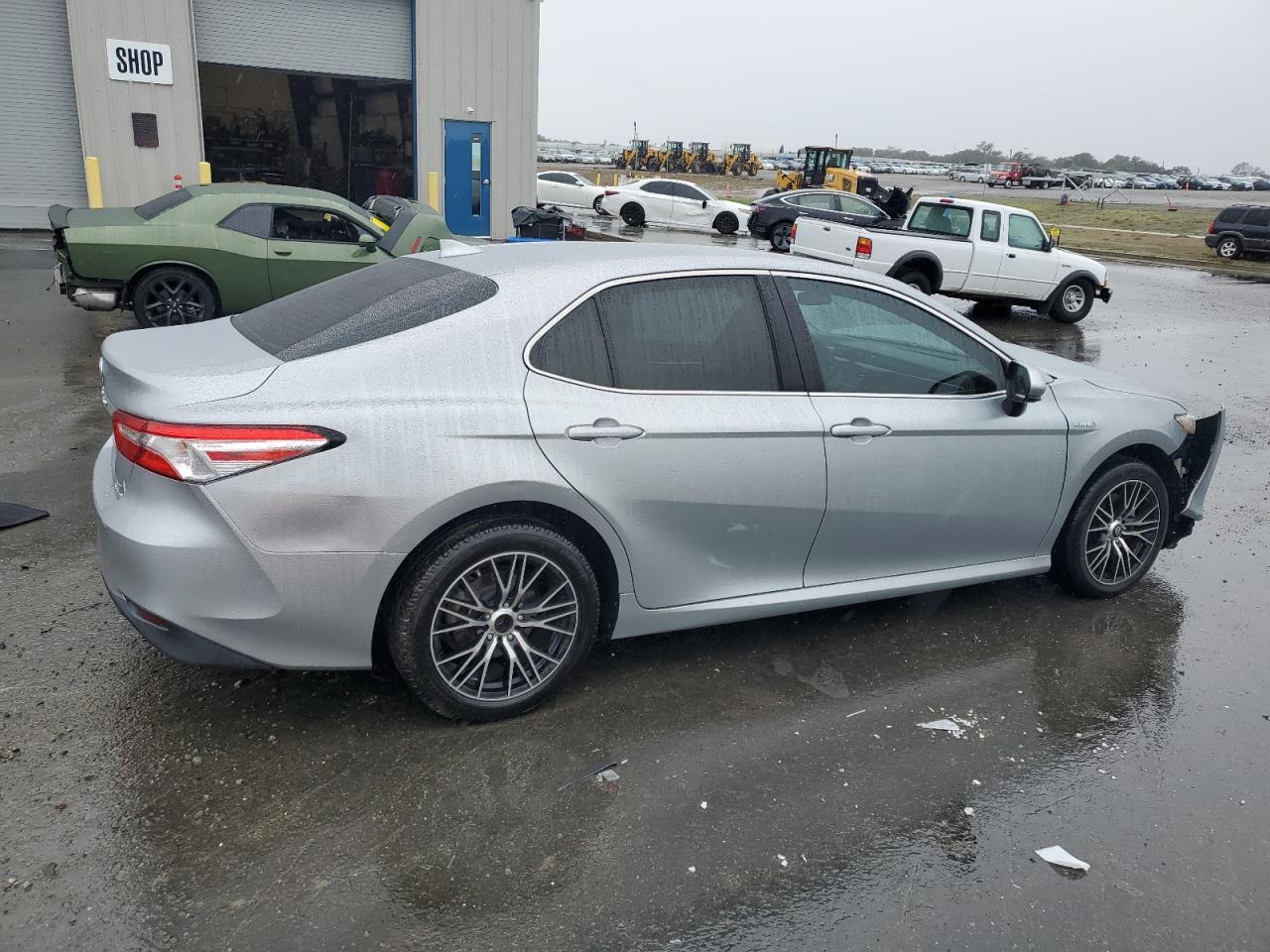 2020 Toyota Camry Le - Image 3