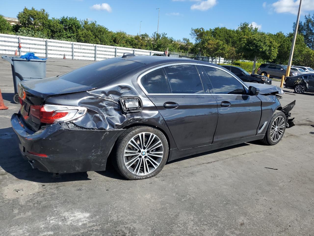 2019 BMW 530 Xi - Image 3