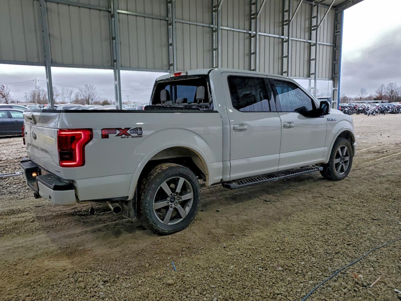 2015 Ford F150 Supercrew - Фото 3