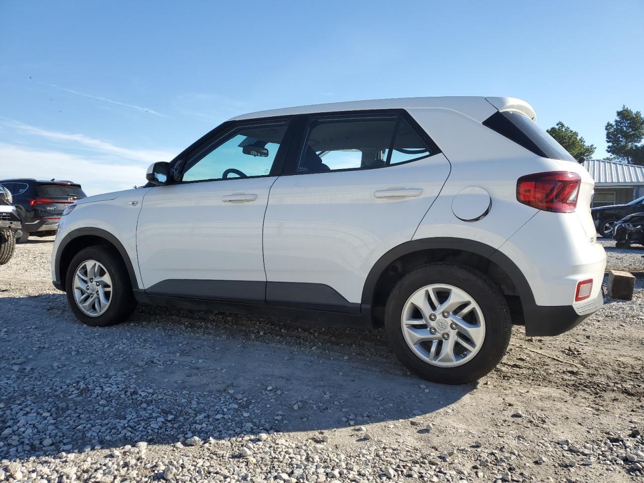 2021 Hyundai Venue Se - Image 2