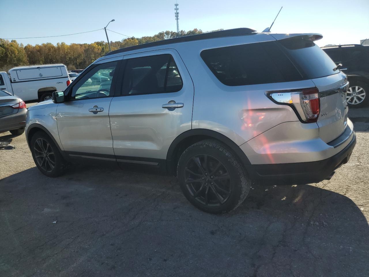 2018 Ford Explorer Xlt - Image 2