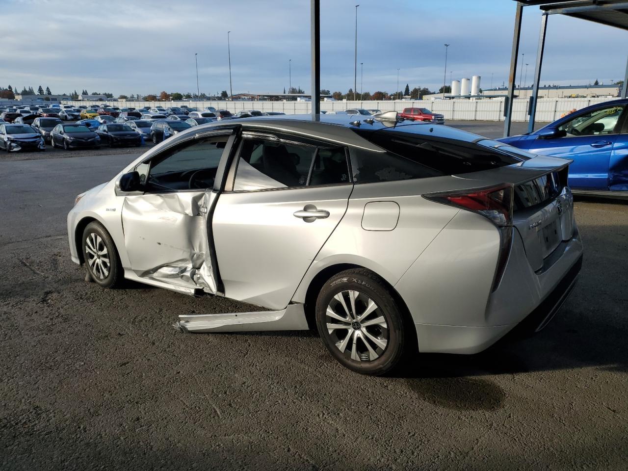 2017 Toyota Prius - Image 2
