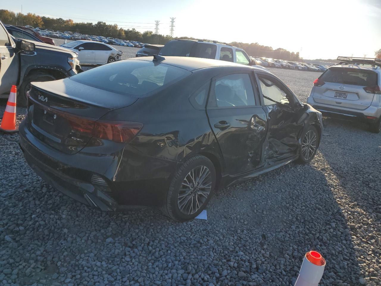 2022 Kia Forte Gt Line - Фото 3