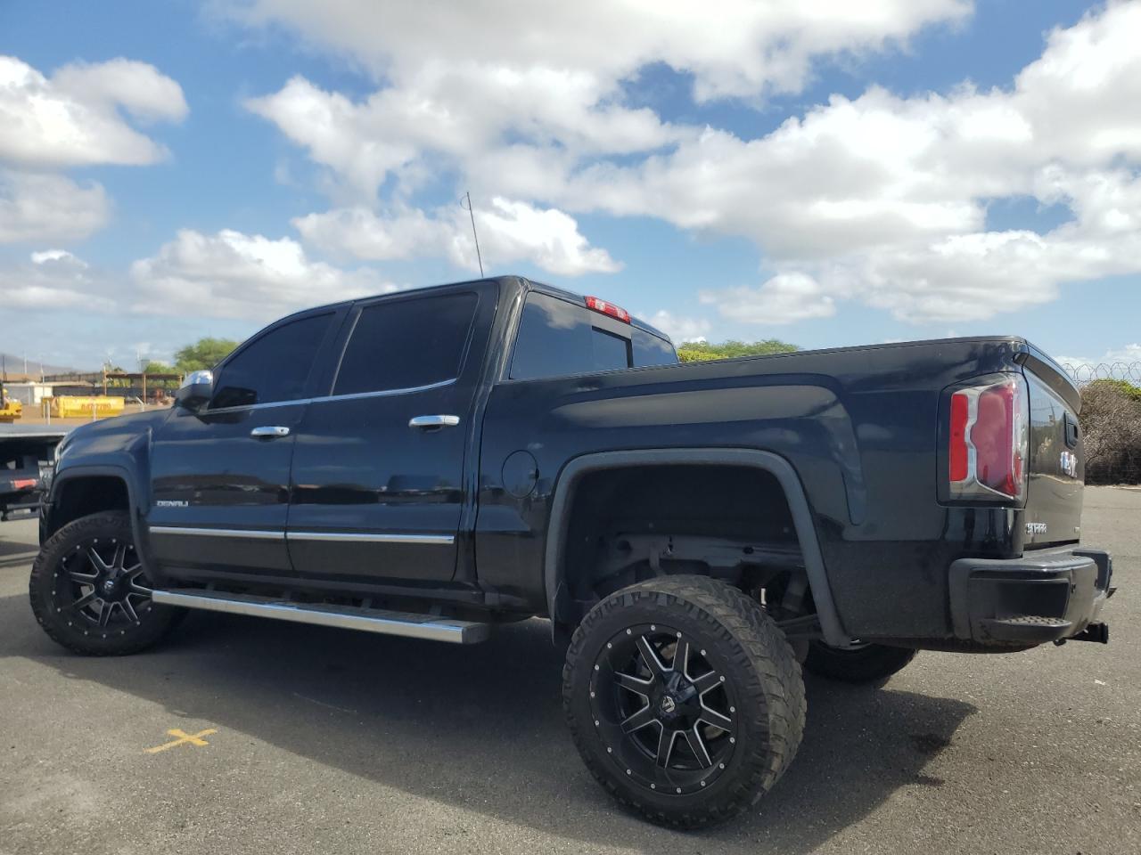 2017 GMC Sierra K1500 Denali - Image 2