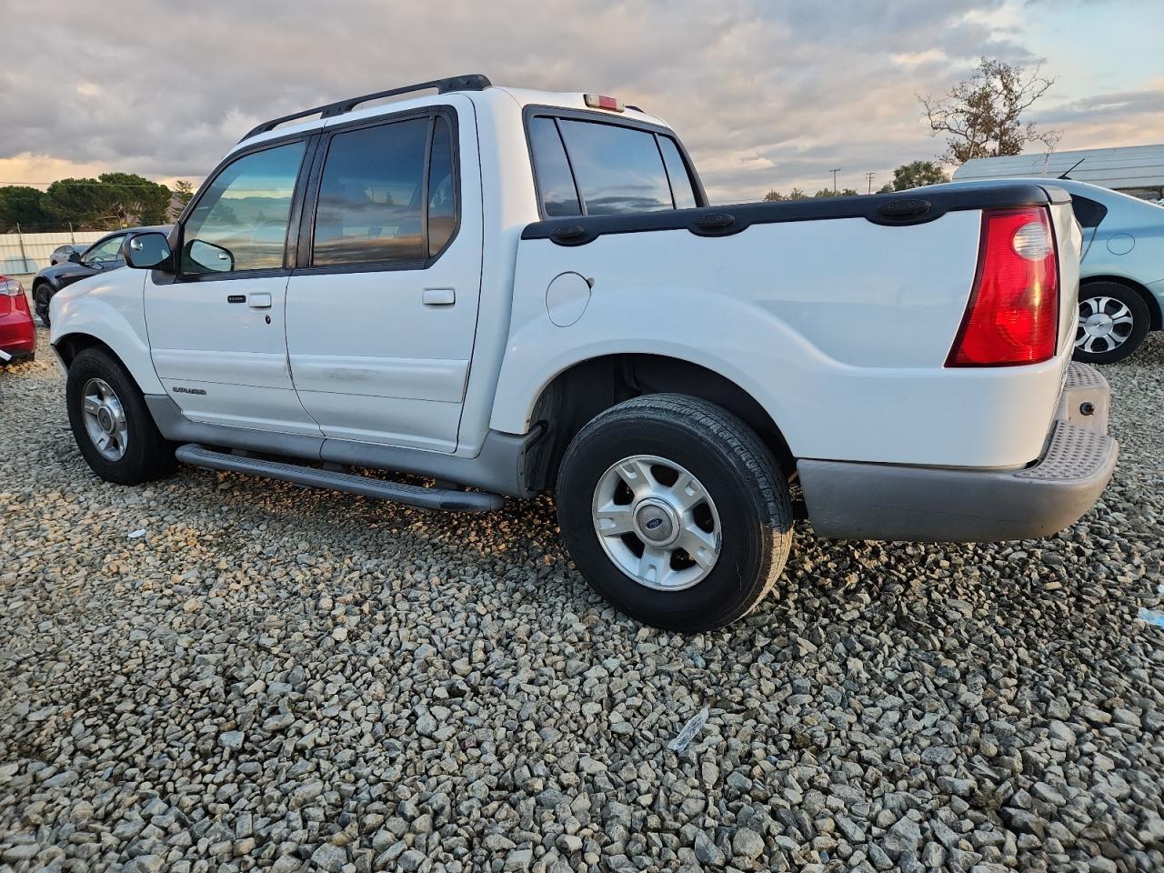 2001 Ford Explorer Sport Trac - Image 2