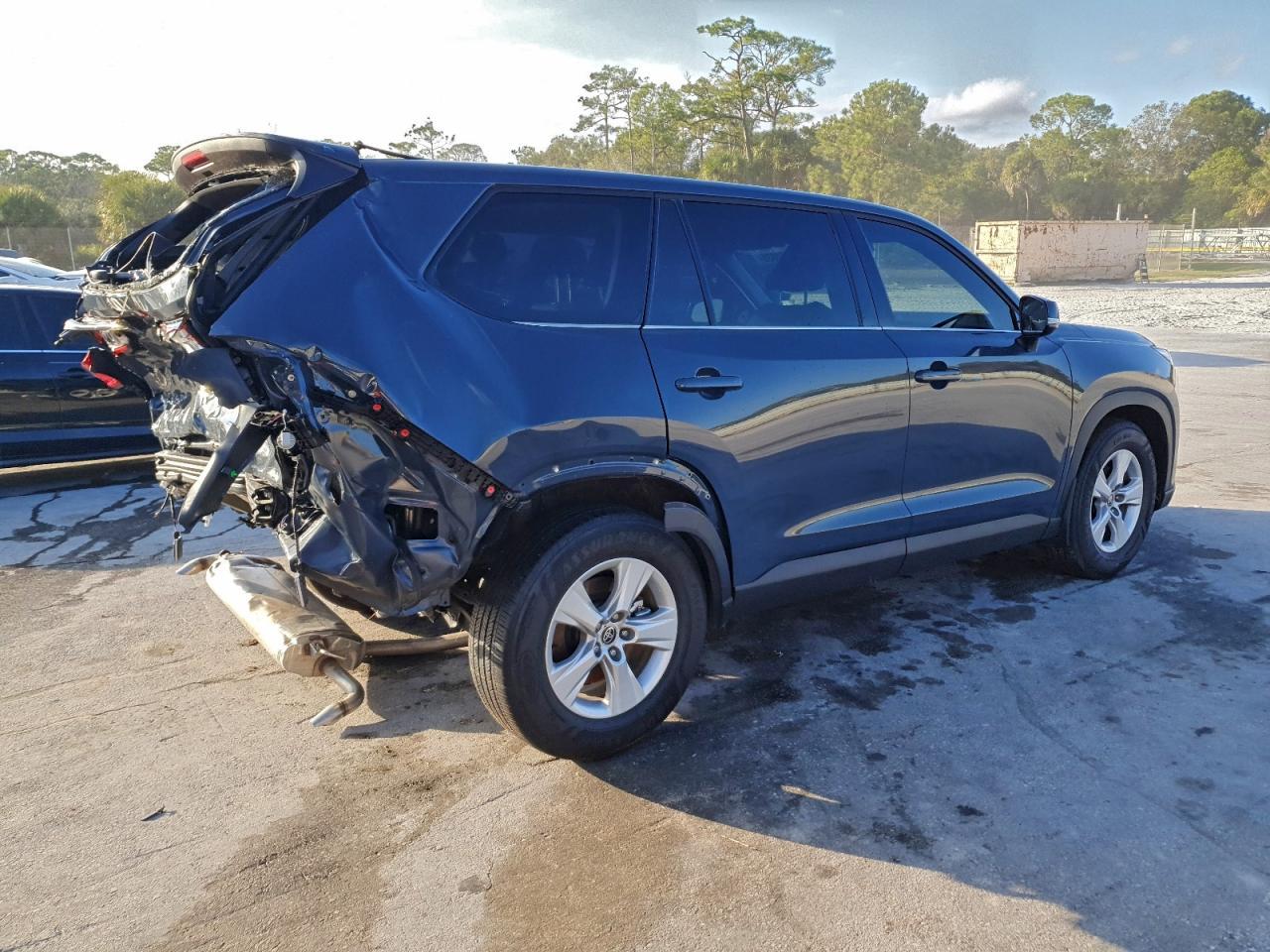 2025 Toyota Grand Highlander Le - Image 3