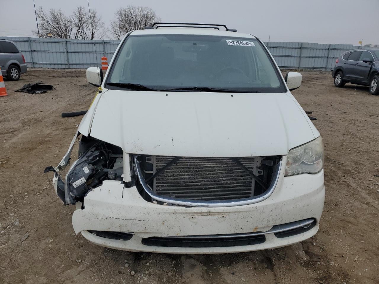 2012 Chrysler Town & Country Touring - Фото 5